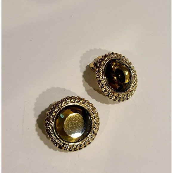 Vintage Gold Tone Rope Round Clip on Earrings. Green Rhinestone - Picture 1 of 8